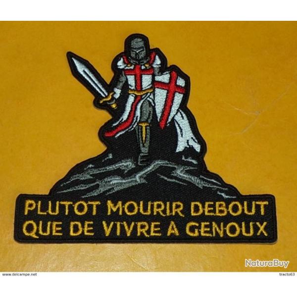 TISSU PATCH : PLUTOT MOURIR DEBOUT QUE VIVRE A GENOUX  , DIMENSSION 10 CM X 9 CM , BON ETAT VOIR PHO