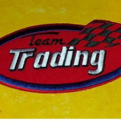 TISSU PATCH : TEAM TRADING , DIAMETRE 9 CM , BON ETAT VOIR PHOTOS . POUR TOUT RENSEIGNEMENT ME CONTA