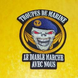 TISSU PATCH : TROUPES DE MARINE , LE DIABLE MARCHE AVEC NOUS  , HAUTEUR 10 CM , BON ETAT VOIR PHOTO