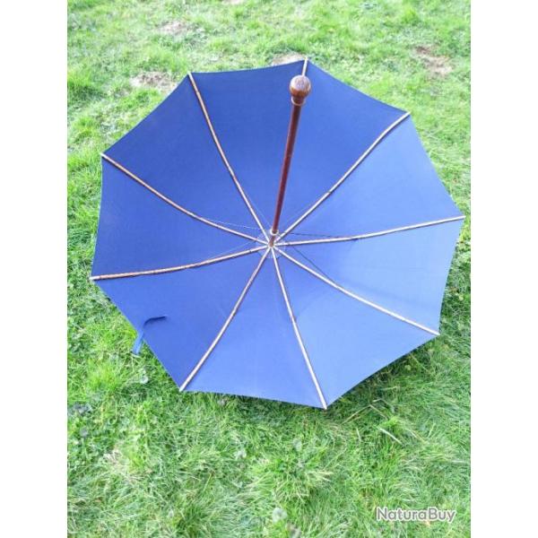 VERITABLE PARAPLUIE DE BERGER .  PARFAIT  ETAT  .  CHASSE , PECHE , RANDO, SPORTS ..............  .