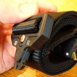 BEAU CEINTURON TYPE MILITAIRE - CAMPING - RANDONNEE BOIS// MONTAGNE// DESERT// OBJET NEUF- ( NOIR )