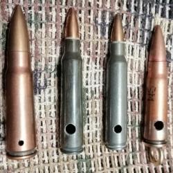 1 lot de 4 munitions militaires neutralisées 7.62x39 porte clef et 5.656