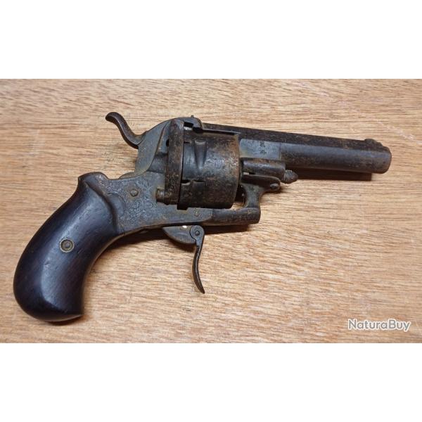 Ancien rvolver  broche 9 mm type Lefaucheux poinon de Lige