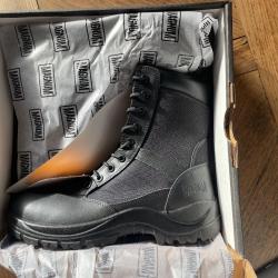 Chaussure de sécurité MAGNUM t42 neuve