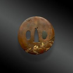 TSUBA en sentoku, à deux personnages ; Signé JAPON - Période Edo (1606 - 1868)