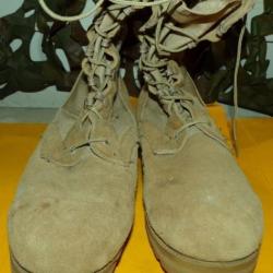 ARMEE AMERICAINE U.S : CHAUSSURES DE COULEUR SABLE , POINTURE U.S 7 SOIT 39 EN POINTURE FRANCAISE ,