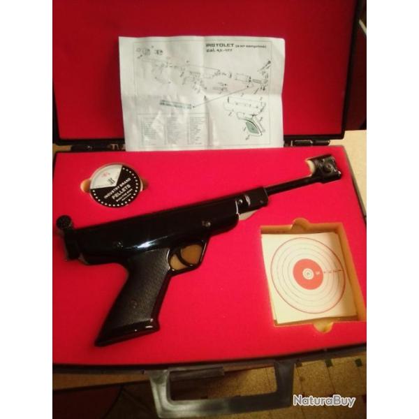 pistolet  air comprim manu arme,4,5  dans sa malette d origine avec,notice,boite de plombs ,cartons