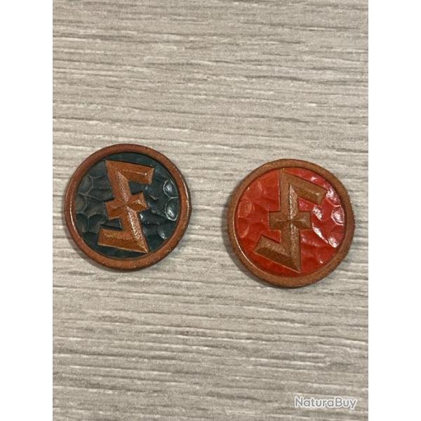 Lot de 2 insignes runes de la victoire / Siegrunen IIIme Reich (1935-1936)