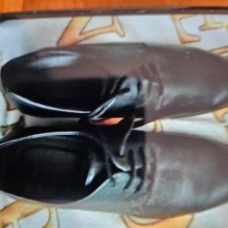 Belle Paire de Chaussures HUGO BOSS pour Homme Grises NEUVES Jamais Portées de taille 43/44