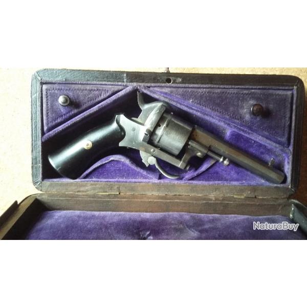 Revolver type lefaucheux 7mm  broche 19 en coffret