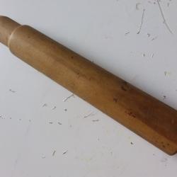 Un désamorceur et un réamorceur en calibre 12x70 en bois