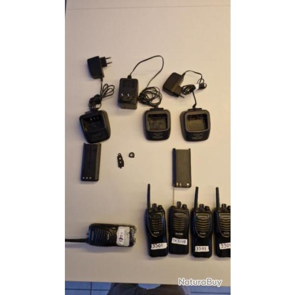 Lot de 4 talkie walkie uhf kenwood +1 pour la piece