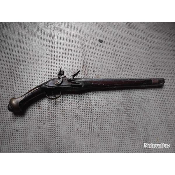 grand et long pistolet ancien a silex