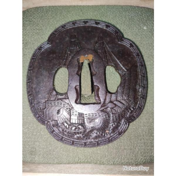 Tsuba japon antique en fer  pour katana ou wakizashi dcor deux navires portugais