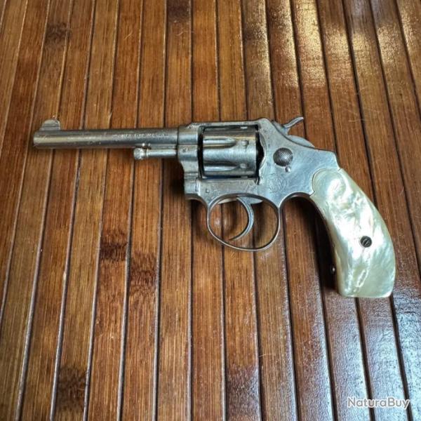 REVOLER SMITH & WESSON LADY SMITH  22 LR 7 COUPS NICKEL PLAQUETTES EN NACRE