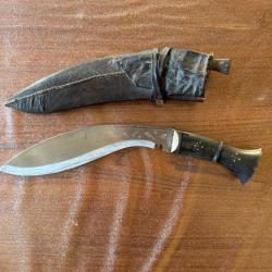 Ancien couteau Kukri plus fourreau