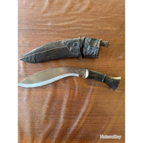 Ancien couteau Kukri plus fourreau