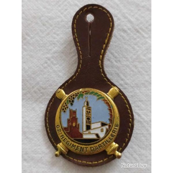 INSIGNE 62 REGIMENT D ARTILLERIE DRAGO PARIS AVEC SON CUIR DRAGO GUERRE ALGERIE