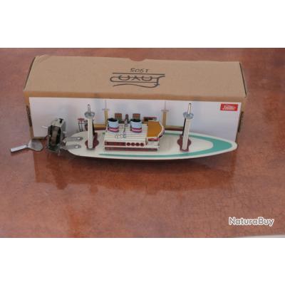 Modele réduit bateau thermique