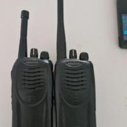 Paire de talkie walkie kenwood tk3160 UHF avec 7 batteries et 1 chargeur