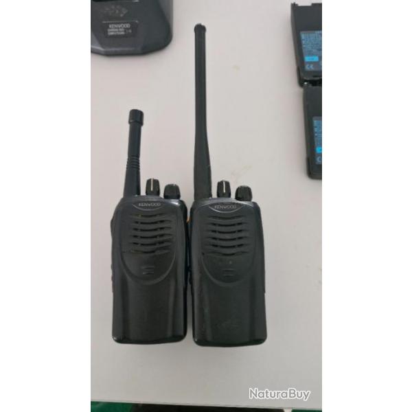 Paire de talkie walkie kenwood tk3160 UHF avec 7 batteries et 1 chargeur