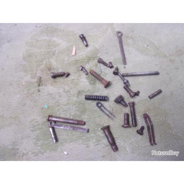 lot de petites pices  pour fusil Manufrance mod 222 en calibre 16