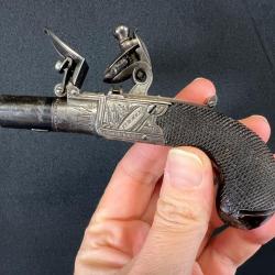 PISTOLET MINIATURE SIMMONS À LONDRES