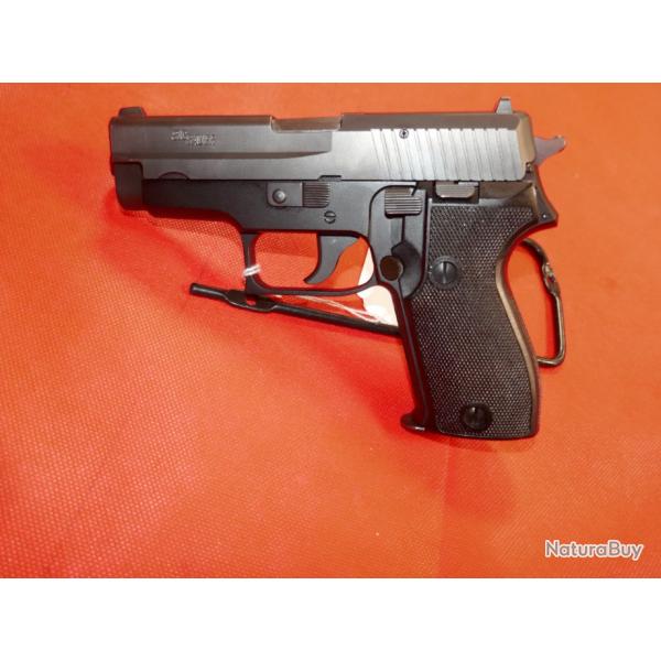 Pistolet SIG SAUER P 225 en 9x19mm