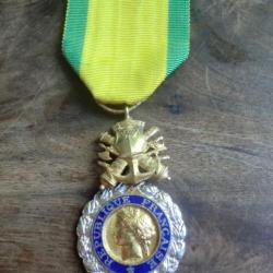 médaille valeur et discipline émail