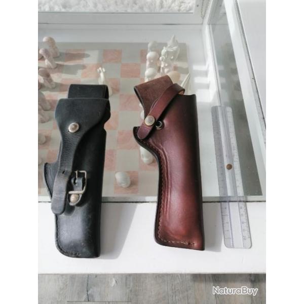 2 holsters en cuir