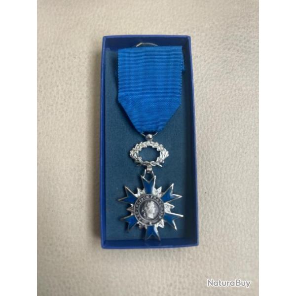 Mdaille Chevalier de l'ordre National du Mrite, avec diplme