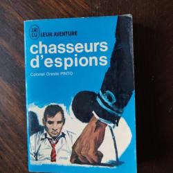 LIVRE "CHASSEURS D ESPIONS"