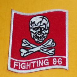 TISSU PATCH :  FIGHTING 96  , HAUTEUR 9 CM , BON ETAT VOIR PHOTO . POUR TOUT RENSEIGNEMENT ME CONTAC