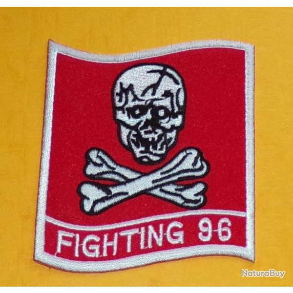 TISSU PATCH :  FIGHTING 96  , HAUTEUR 9 CM , BON ETAT VOIR PHOTO . POUR TOUT RENSEIGNEMENT ME CONTAC