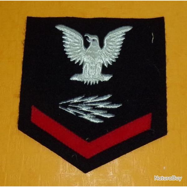 ARMEE AMERICAINE U.S :  INSIGNE EN TISSU DE L' U.S NAVY  RADIOMAN AVEC UN GALON ,ETAT VOIR PHOTO .