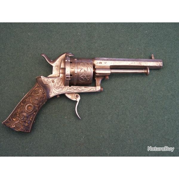 Revolver Belge superbe gravure sur toute l'arme (A575)