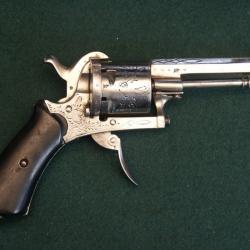 Revolver belge de type Lefaucheux chromé et gravé (A577)