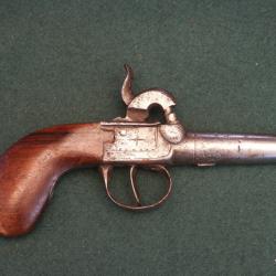 Pistolet à coffre Belge Coffre et pontet gravé (A599)