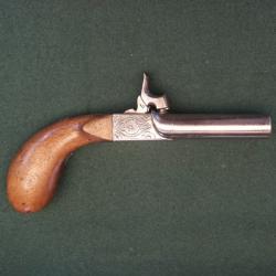 Pistolet à percussion à deux canons avec superbe gravure (A603)