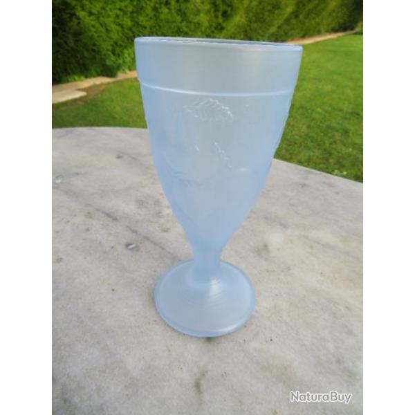 Grande coupe  glace vintage, en verre press moul, couleur bleu givr satin, LUMINARC (Vers 1980)