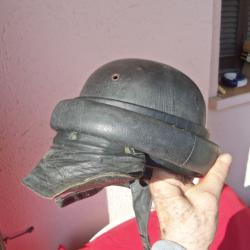 MILITARIA  CASQUE ESPAGNOL DE BLINDE  DU MODELE ITALIEN 39/45  ET APRES