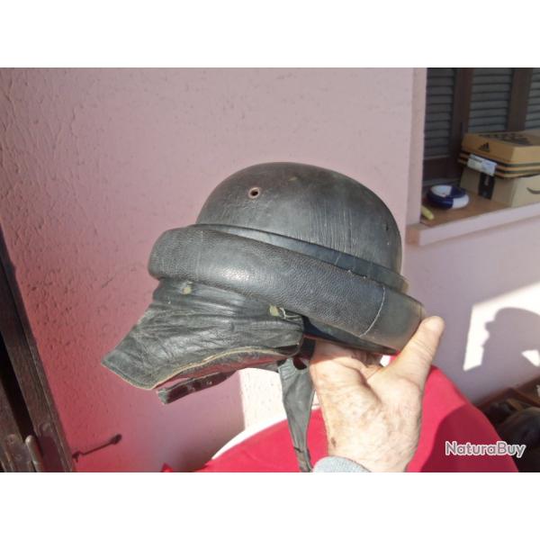 MILITARIA  CASQUE ESPAGNOL DE BLINDE  DU MODELE ITALIEN 39/45  ET APRES