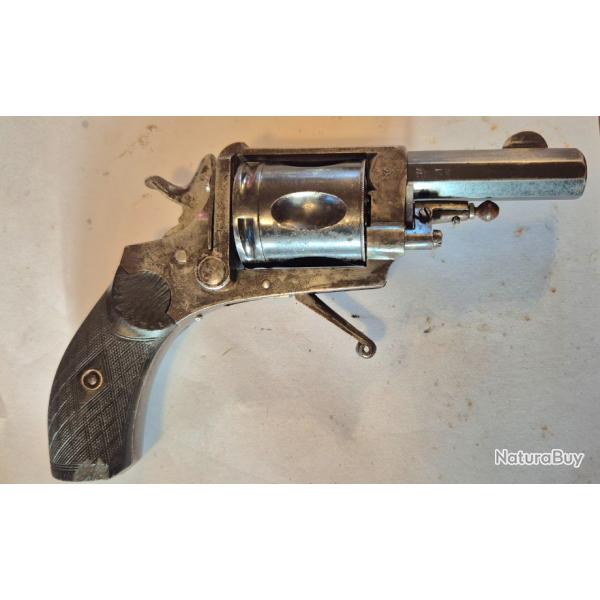 Revolver 5 coups 8mm PN. Trs beau modle en parfait tat de fonctionnement APTE AUX TIR.