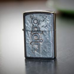 BEAU BRIQUET ZIPPO PEU SERVI AVEC BOITE ET LIVRET**COLLECTION**