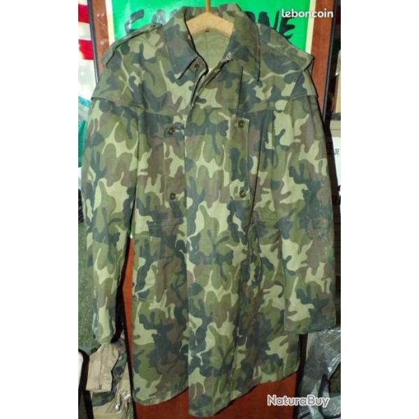 PARKA MILITAIRE DE L'ARMEE AVEC CAMOUFLAGE FEUILLAGE  , AVEC CAPUCHE ET DOUBLURE AMOVIBLE , TAILLE 5