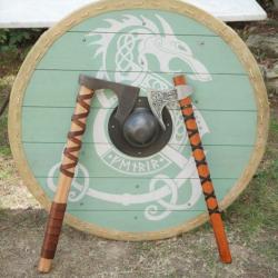 Reproduction d'un bouclier en bois d'un combattant VIKING orné du loup Fenrir- EBR24BOU002