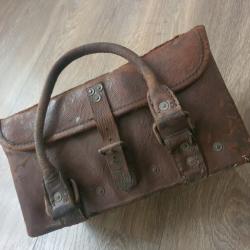 Caisse sacoche cuir  anglaise WW2 39 45 Normandie Dunkerque Dieppe war department broad arrow