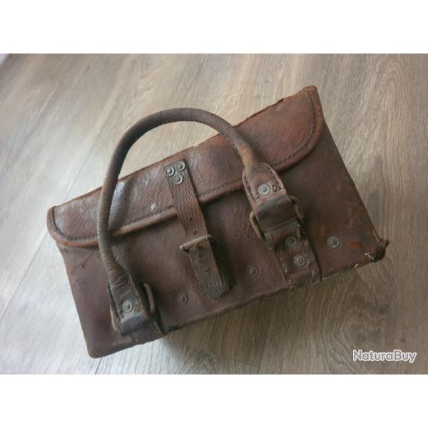 Caisse sacoche cuir  anglaise WW2 39 45 Normandie Dunkerque Dieppe war department broad arrow