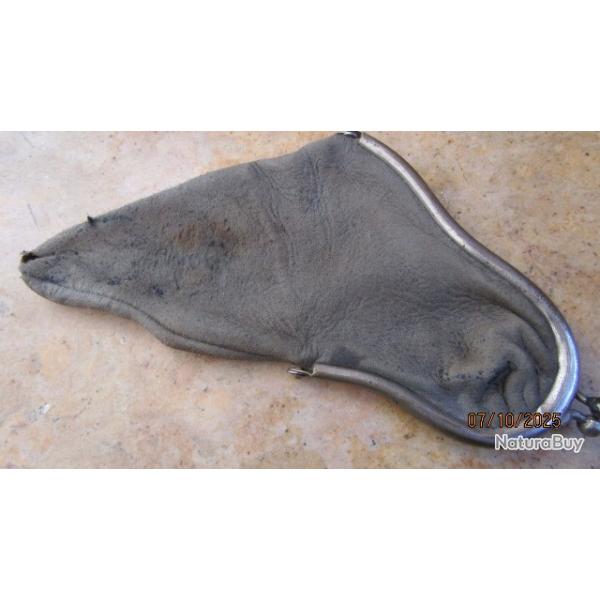 holster tui ancien chevreau revolver porte monnaie petit  320 trous d'usure au bout