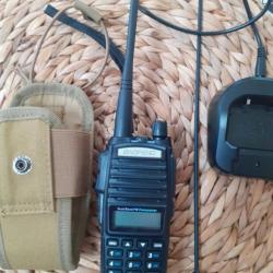 RADIO BAOFENG avec Oreilletes, Housse et 2x ANTENNES .